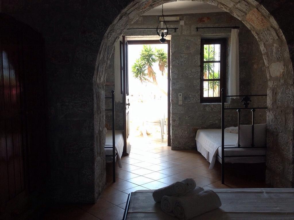 Las - Giannakakoy Traditional Stone Houses Neo Oitilo Room photo
