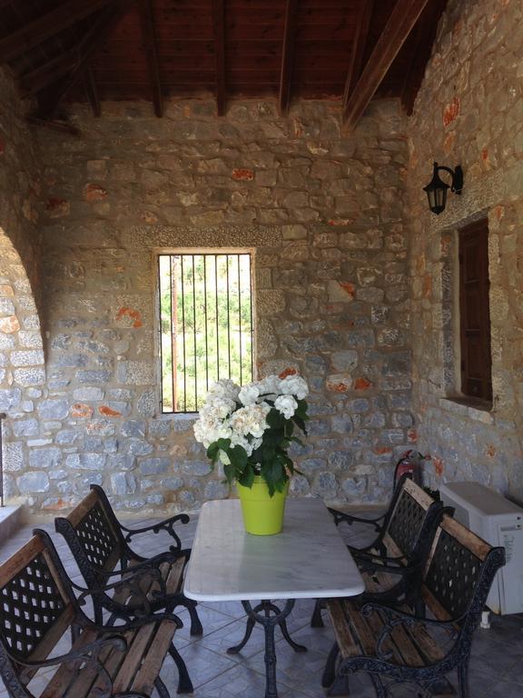 Las - Giannakakoy Traditional Stone Houses Neo Oitilo Exterior photo