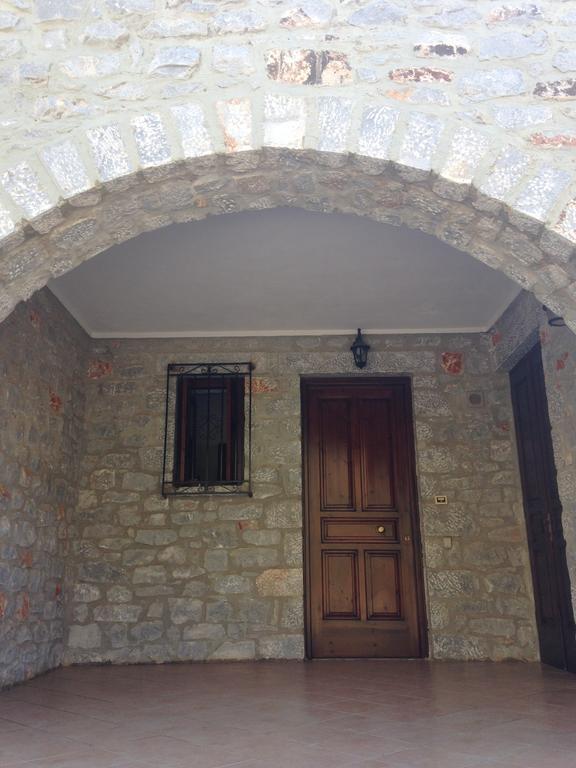 Las - Giannakakoy Traditional Stone Houses Neo Oitilo Exterior photo